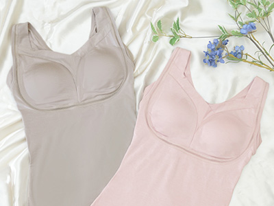 シンプルデザインの補正ブラキャミ