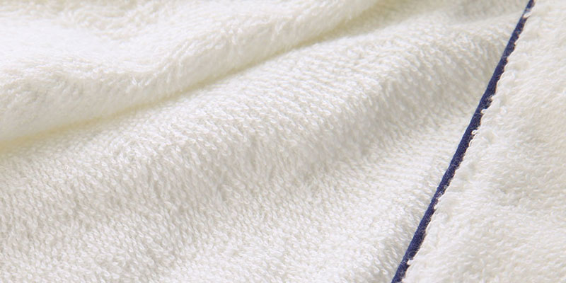 綿100%パイルのタオル生地を使用したバスローブ