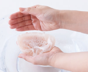 水でよくすすぐ