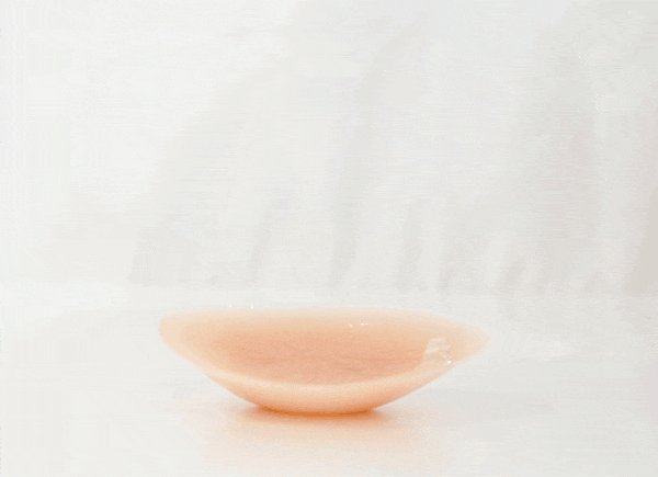 ヌーブラの粘着確認