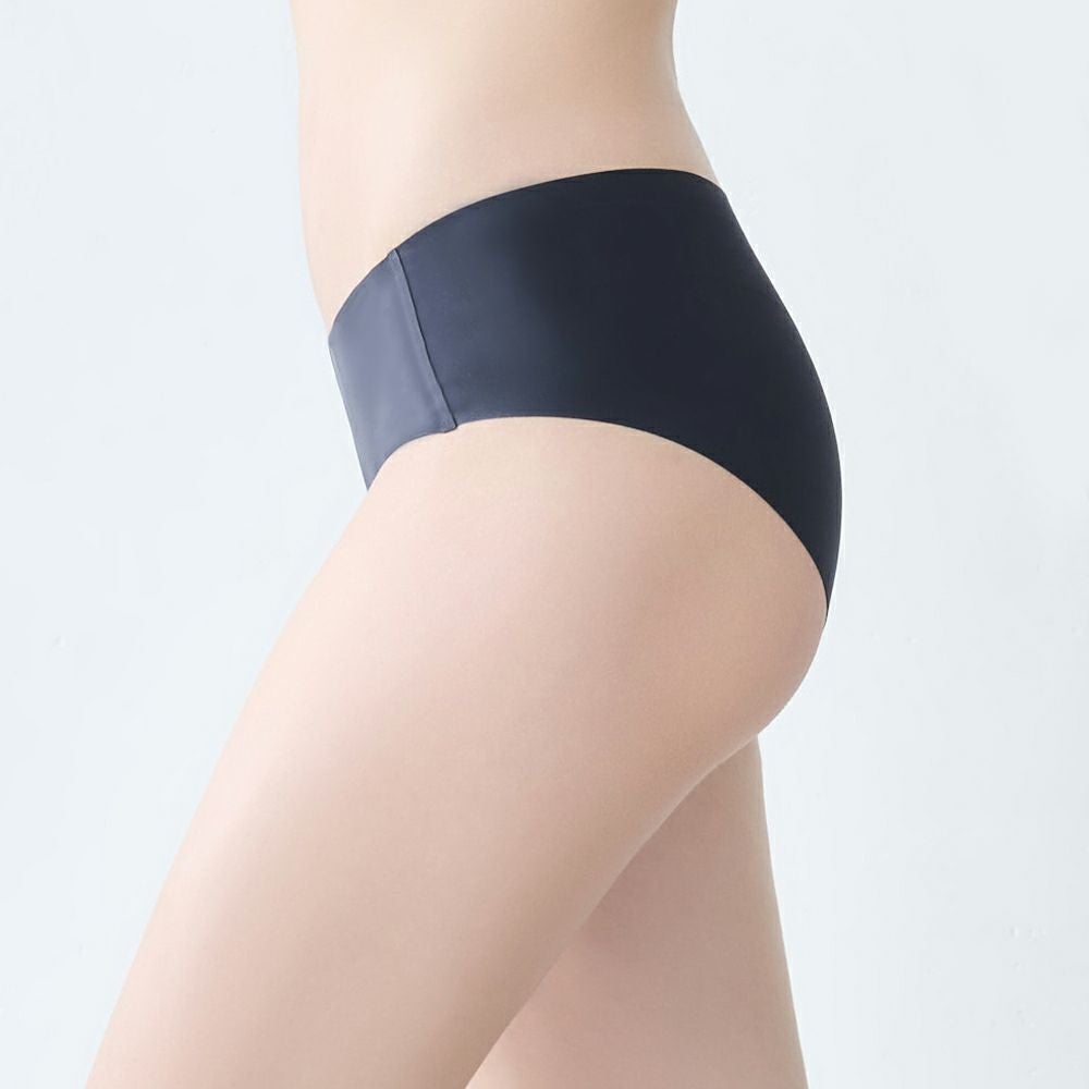 シームレスショーツ　ブラック　モデル着用